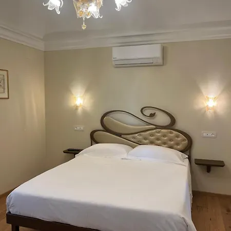 Dimora Santa Chiara Апартаменты *