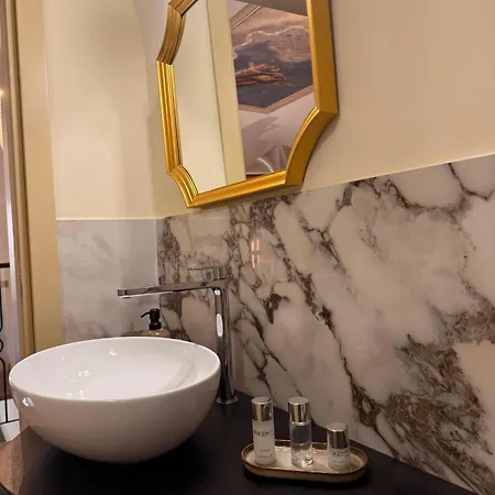 Апартаменты Dimora Santa Chiara *